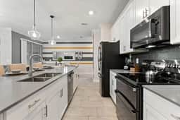 1028L Resort 4BR Pool House FREE Grill by Disney - Image 5