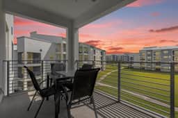3180-302 Condo Resort Water Park Pools near Disney - Image 5