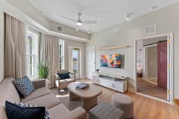 8070-304 Luxury 2BR Apt Kissimmee Orlando Disney - Image 2
