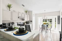 Beautiful 3BR Home Heated Pool | Ping-Pong |Disney - Imagen 3