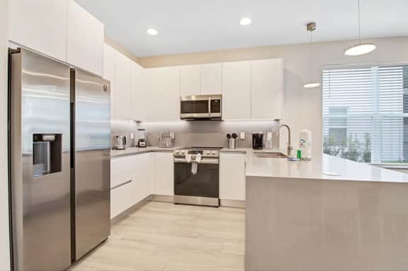 17420 4BR Townhouse Heated Pool near Disney - Image 4