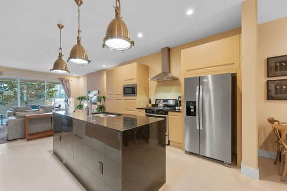 3175 Luxury 4BR Townhouse by Disney World Orlando - Image 2