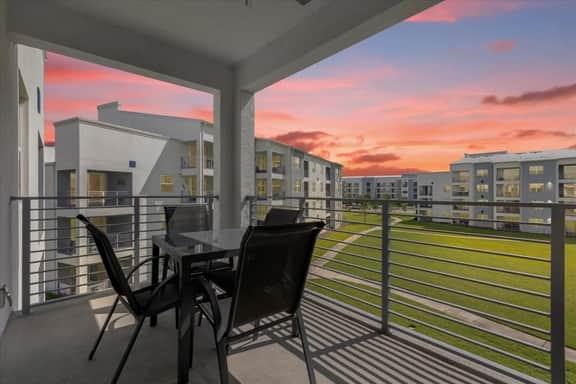 3180-302 Condo Resort Water Park Pools near Disney - Image 5