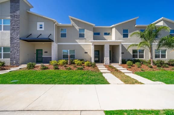 1028L Resort 4BR Pool House FREE Grill by Disney - Image 1