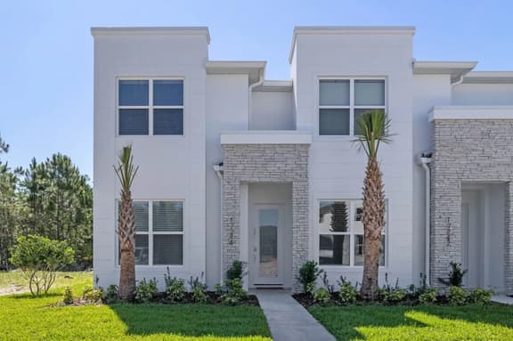 17244 4BR Townhouse Heated Pool near Disney - Image 1