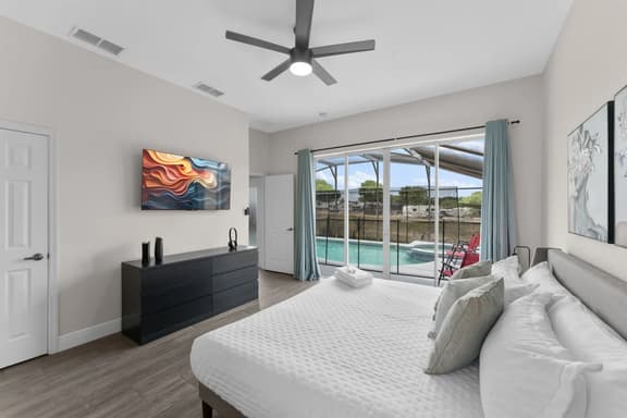 451 Davenport 5BR House with Heated Pool and Grill - Image 1